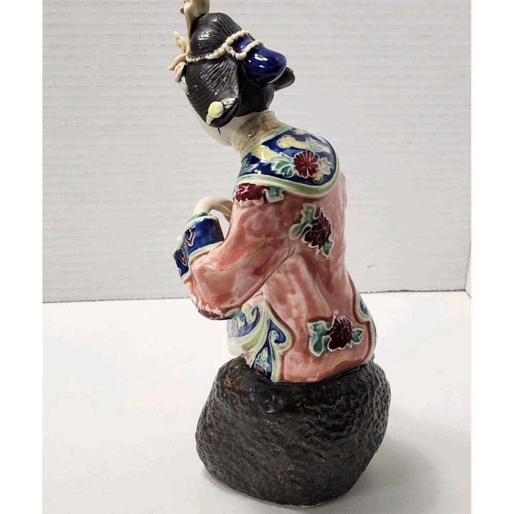 Shiwan Chinese Wucai Porcelain Seated Court Lady Figurine Moving Bracelet #75